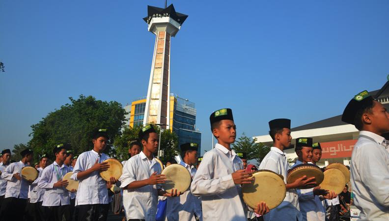 Pawai Kauman Kampung Quran, 1.117 Penabuh Rebana sambil Berjalan Cetak Rekor Leprid