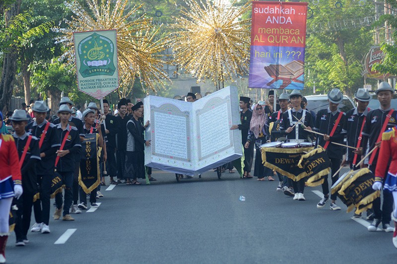 Ribuan Penabuh Rebana Sambil Berjalan Meriahkan Pawai Kauman Alquran di Semarang - Bagian 5