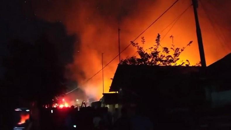 Kebakaran 10 Rumah di Makassar, Ibu dan Anak Tewas Terjebak Kobaran Api