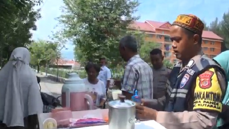 Kisah Inspiratif Bhabinkamtibmas di Aceh, Jadi Tukang Jahe Keliling Dengarkan Curhat Warga