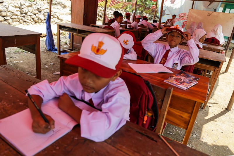 Bangunan Sekolah Rusak, Siswa SD Bantargebang Sukabumi Belajar di Tenda Darurat - Bagian 2