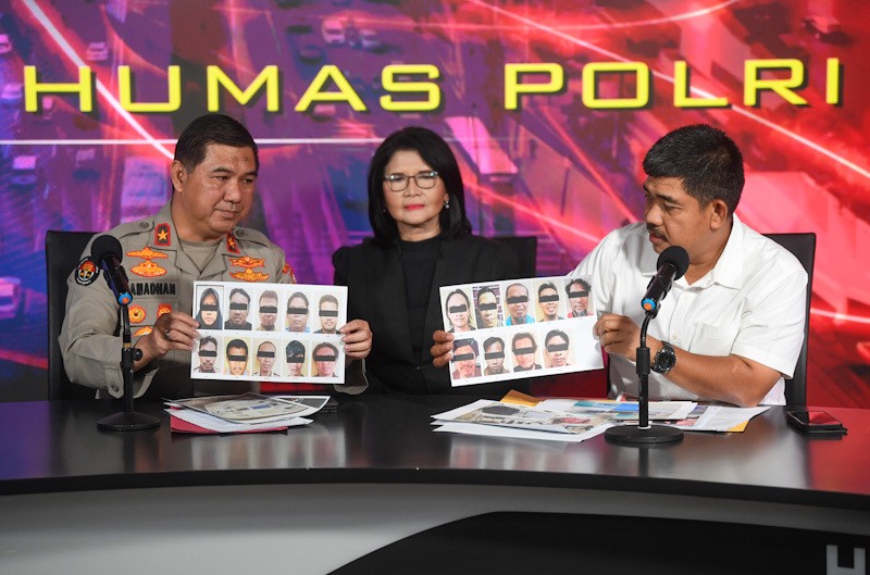 Densus 88 Rilis Foto 59 Terduga Teroris - Bagian 1