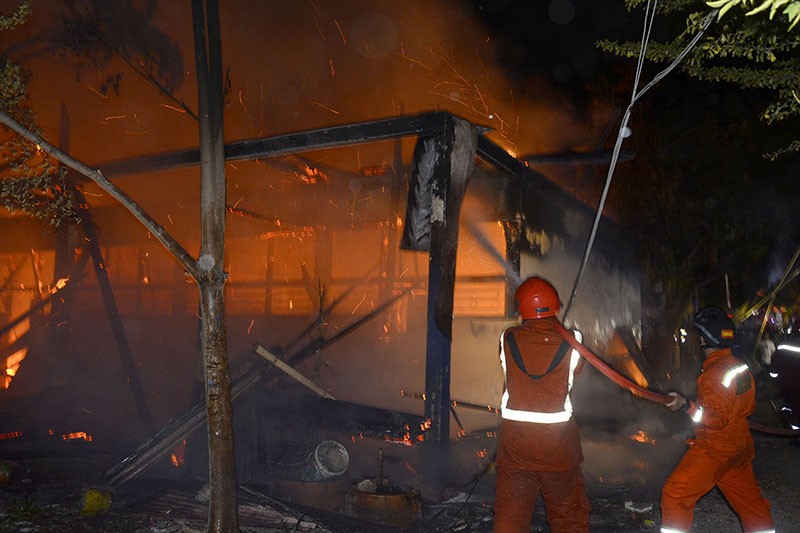 Gedung SMP Negeri 8 Makassar Kebakaran - Bagian 2