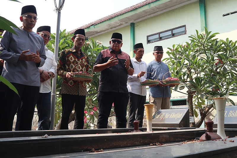 TGB Zainul Majdi bersama TPN GP Silaturahmi ke Sejumlah Ponpes di Jombang - Bagian 2