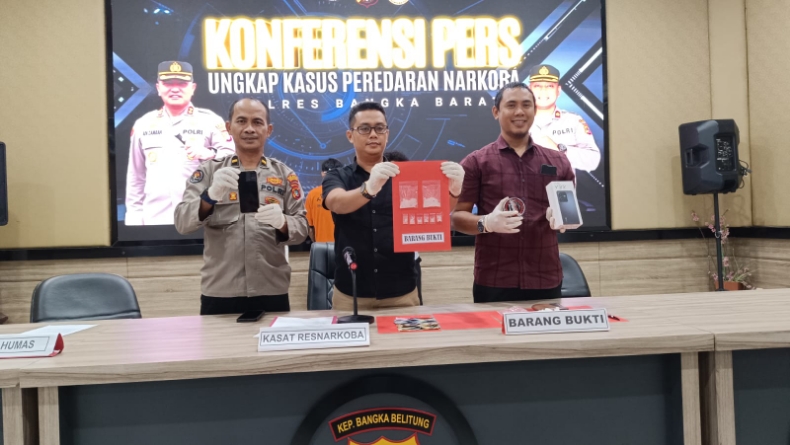 title Kurir 20,9 Gram Sabu di Bangka Barat Ditangkap, Transaksi Sistem Lempar Kurir 20,9 Gram Sabu di Bangka Barat Ditangkap, Transaksi Sistem Lempar