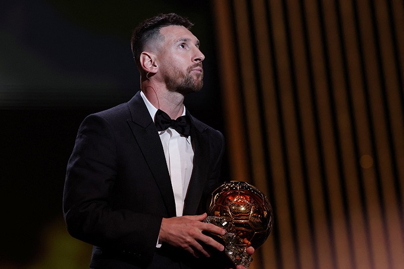 Terbaik Sepanjang Masa, Lionel Messi Angkat Trofi Ballon d'Or ke-8 - Bagian 3
