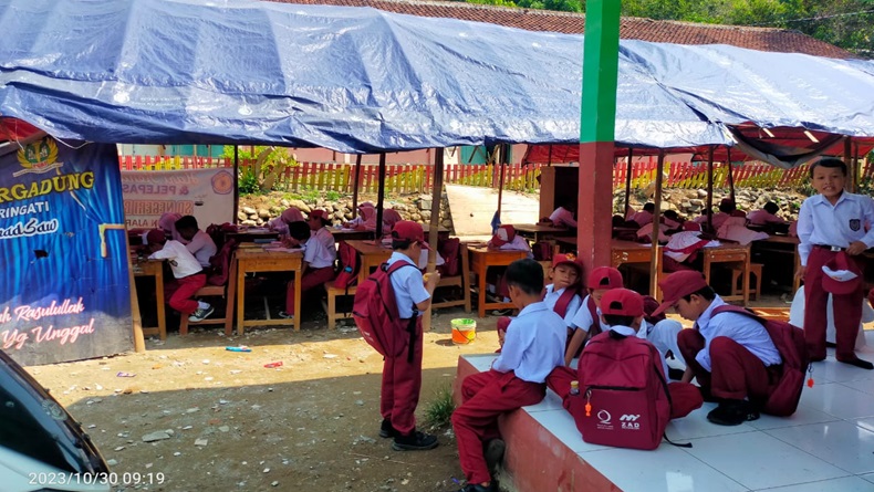 Siswa Sdn Bantargebang Sukabumi Belajar Di Tenda Darurat Disdik Program Prioritas 3959