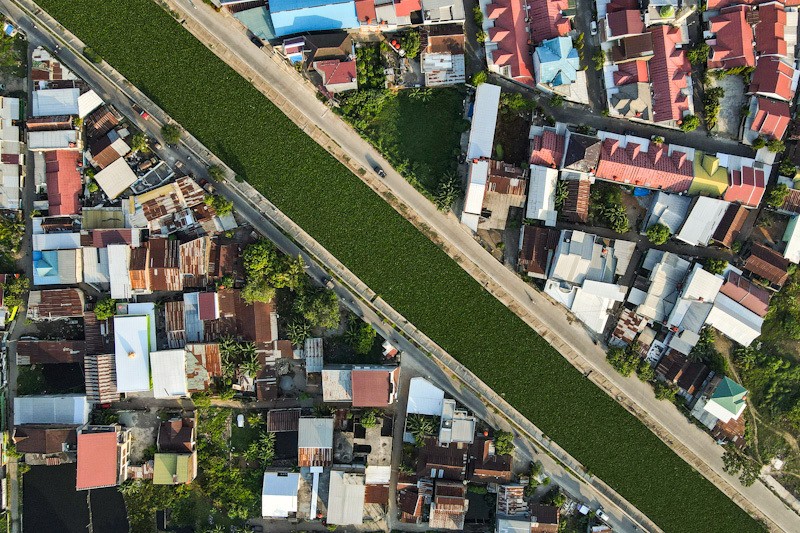 Penampakan dari Udara Kanal di Makassar Tertutup Eceng Gondok - Bagian 2