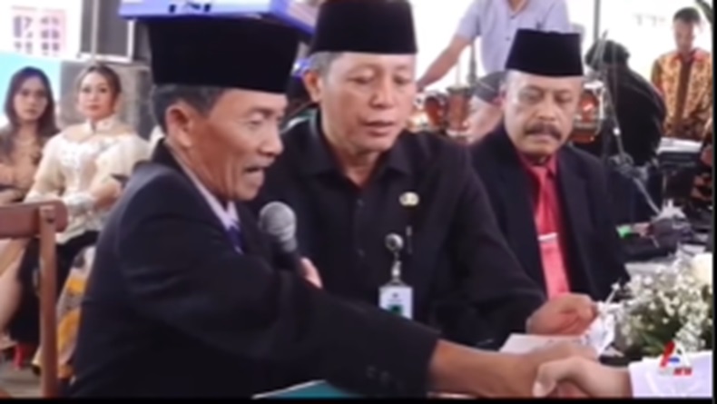 Viral Wali Nikah Salah Sebut Mas Kawin, Seperangkat Alat Sekolah Dibayar Kontan
