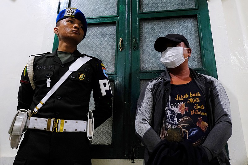 Satgas Pamtas RI-Malaysia Gagalkan Penyelundupan 20 Kg Sabu - Bagian 3