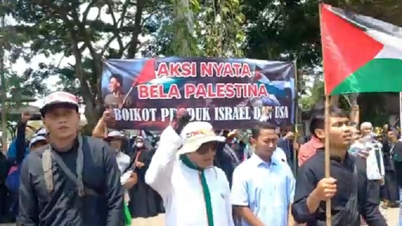 Belasan Ormas Penuhi  Alun-Alun Purworejo, Serukan Boikot Produk Israel