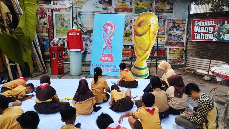 Euforia Warga Solo Sambut Piala Dunia U-17: Gambar Logo, Pantomim hingga Sepak Bola Kolosal