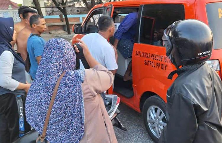 Diterjang Gelombang, Perahu Nelayan di Kulonprogo Karam