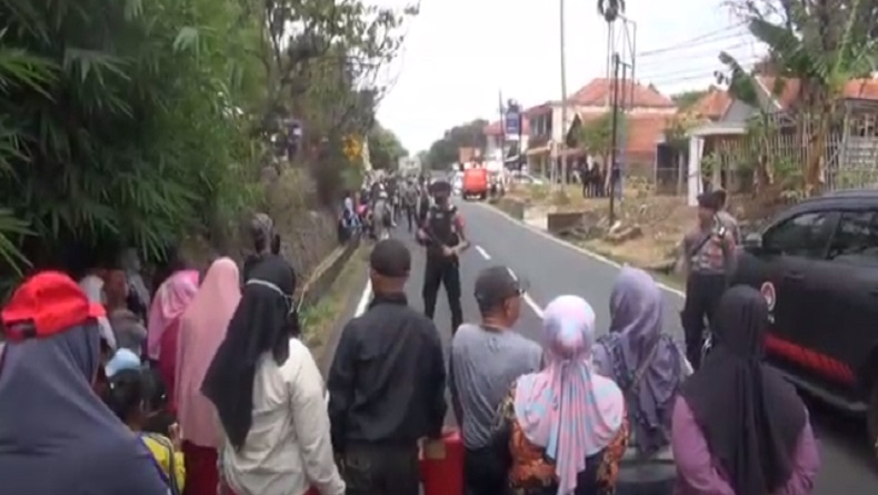 Prarekonstruksi Pembunuhan Ibu dan Anak di Subang Ditonton Ratusan Warga yang Penasaran Sosok Yosef