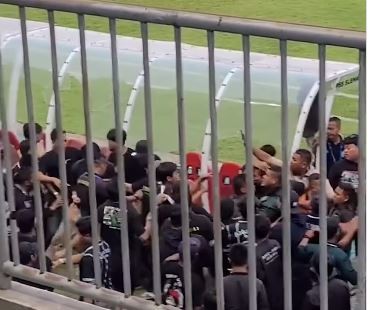 Viral Suporter Mengamuk Rusak Stadion usai PSS Sleman Dikalahkan Bali United