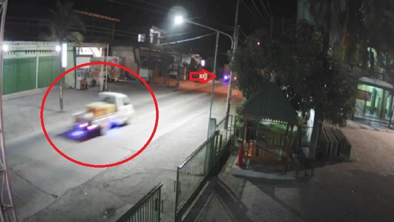 Detik-Detik Kecelakaan di Lamongan Pikap Tabrak Truk Ganti Ban, 2 Orang Tewas