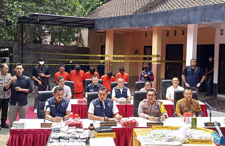 title 5 Fakta Warga Bekasi Produksi Keripik Pisang Narkoba di Bantul, Nomor 3 Bikin Syok 5 Fakta Warga Bekasi Produksi Keripik Pisang Narkoba di Bantul, Nomor 3 Bikin Syok