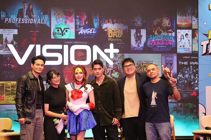 Gaya Cosplayer Pamer Kostum saat Indonesia Comic CON x DG Con 2023 - Bagian 6