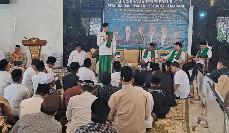 Di Depan Santri, Sandiaga Uno Cerita Sempat Nyaris di Titik Terendah dalam Hidup akibat PHK