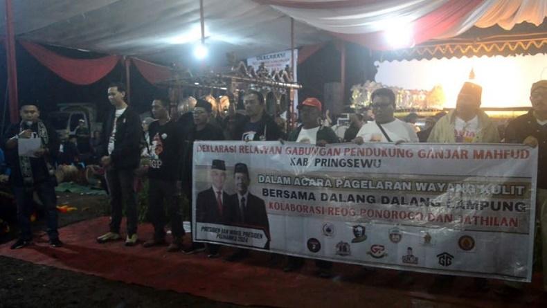 Relawan Gabungan Bersama Dalang Wayang Di Pringsewu Deklarasi Dukung ...