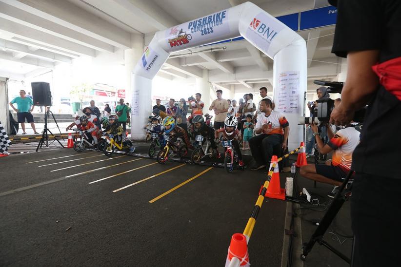 Keseruan Ratusan Anak Adu Skill saat Kompetisi Journalist MTB Push Bike 2023  - Bagian 1