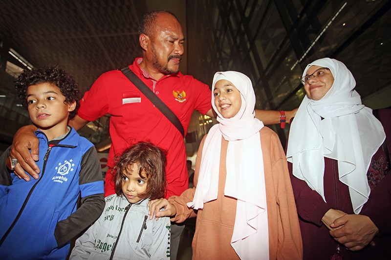 Suasana Haru Satu Keluarga WNI Berhasil Dievakuasi dari Gaza Palestina - Bagian 3