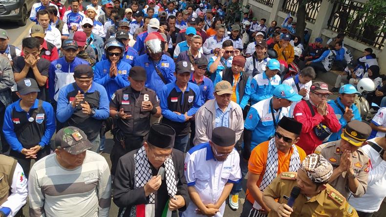Bela Palestina, Buruh KBB Salat Gaib dan Doa Bersama di Jalan Raya Padalarang