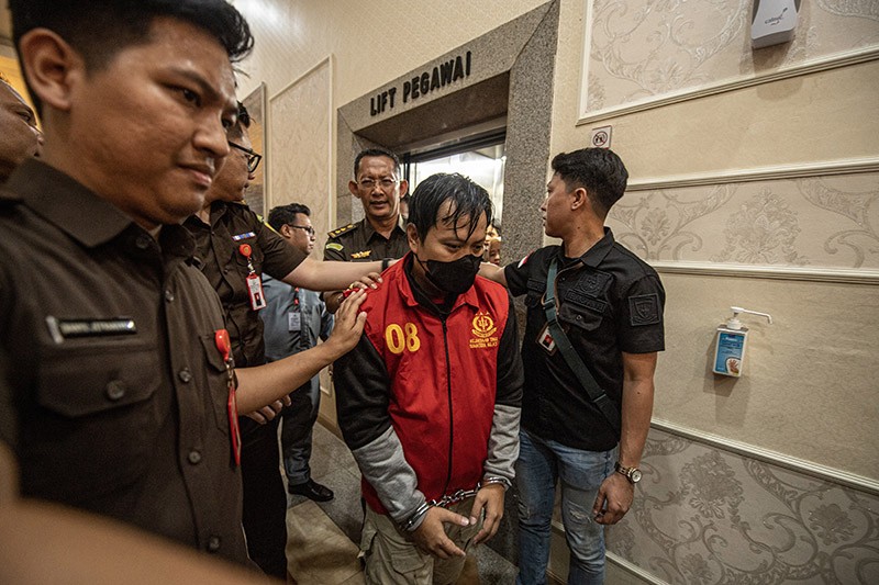 Tampang 3 Pegawai Pajak Ditahan Kejaksaan karena Kasus Korupsi - Bagian 3