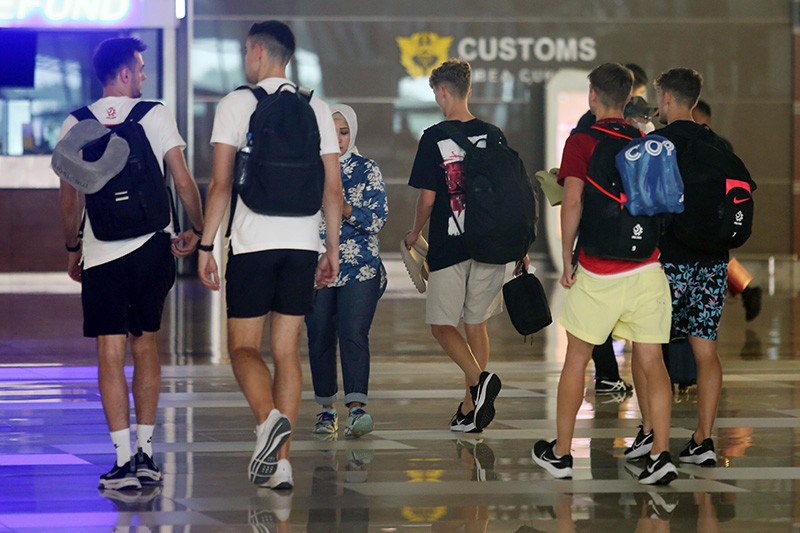 Ketahuan Minum Alkohol saat Latihan, 4 Pesepak Bola Timnas Polandia U-17 Tertunduk Lesu - Bagian 3