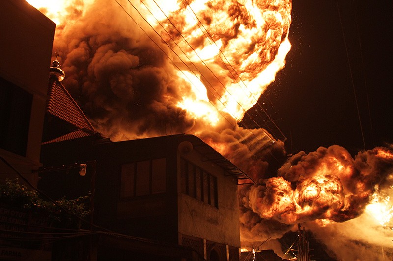 Gudang Penimbunan BBM Pertalite Ludes Terbakar - Bagian 1