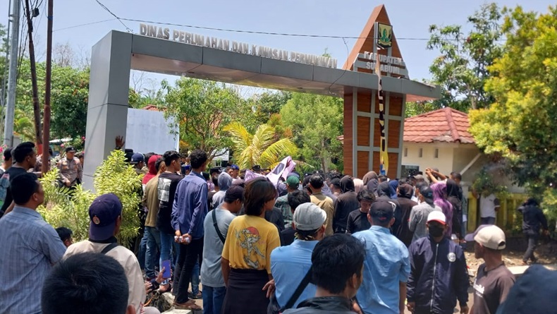 Pertanyakan Perjalanan Dinas ke Amsterdam, Warga Geruduk Kantor Perkim Sukabumi