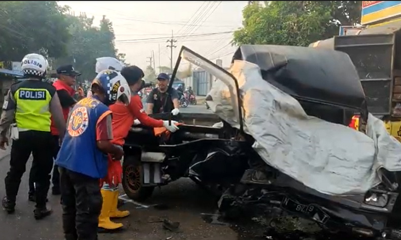 title Kecelakaan Hari Ini di Mojokerto, Tabrakan 2 Mobil Pikap Tewaskan Pengemudi Kecelakaan Hari Ini di Mojokerto, Tabrakan 2 Mobil Pikap Tewaskan Pengemudi