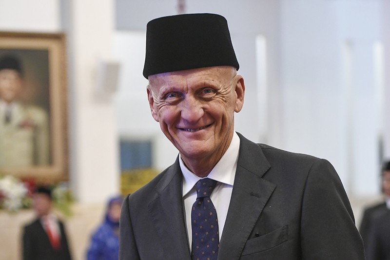 Potret Wasit Galak dan Tegas Pierluigi Collina Pakai Peci di Istana Negara - Bagian 1