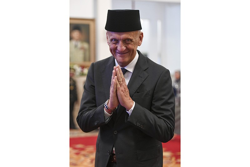 Potret Wasit Galak dan Tegas Pierluigi Collina Pakai Peci di Istana Negara - Bagian 2