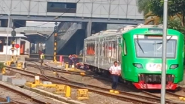 Rangkaian Kereta Feeder Anjlok di Stasiun Bandung, Tidak Ada Korban Jiwa