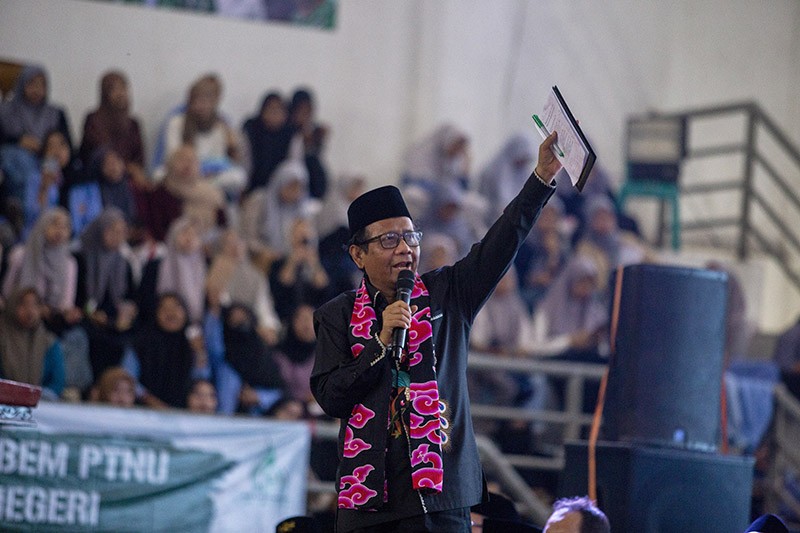 Mahfud MD Ajak Mahasiswa Bangun Negeri dengan Demokrasi yang Jujur - Bagian 1