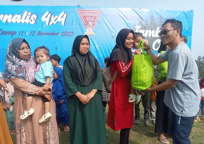  Peringati Hari Jadi Ke-15, Jurnalis 4X4 Gelar Bakti Sosial di Kabupaten Bogor - Bagian 3