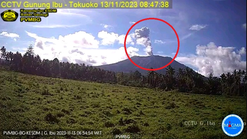 Gunung Ibu Erupsi Hari Ini, Tinggi Letusan 1.000 Meter di Atas Puncak