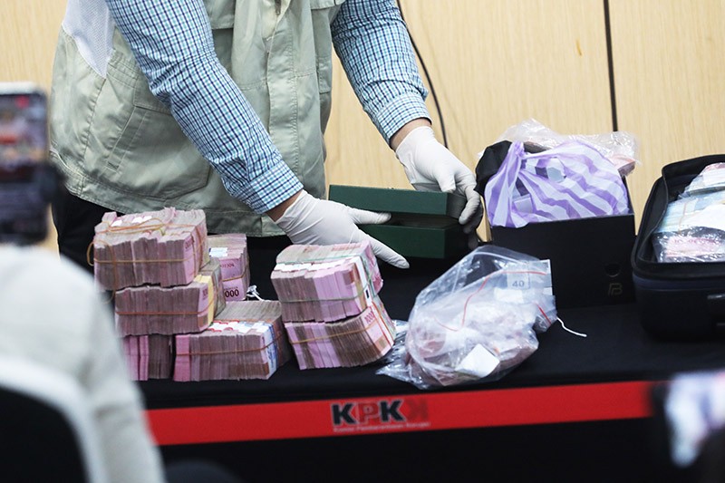 Uang Tunai Rp1,8 Miliar Hasil OTT KPK Tangkap Pj Bupati Sorong - Bagian 3