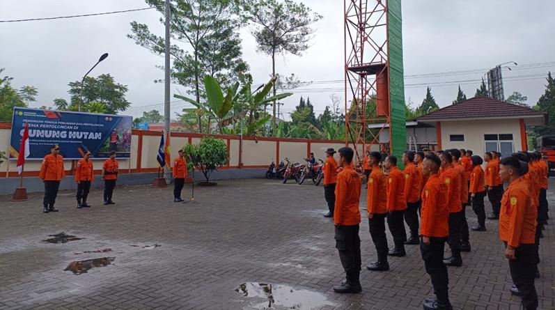  Puluhan Personel SAR Dilatih Pencarian dan Pertolongan Skema Gunung dan Hutan di Wonosobo