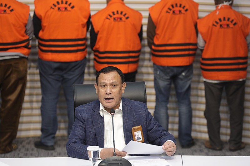 Tampang Pj Bupati Sorong Ditahan KPK - Bagian 3