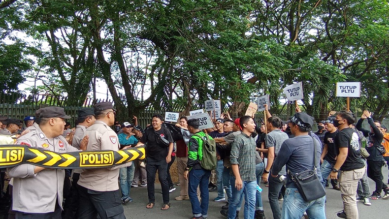 Simulasi Demo di PLTU Palabuhanratu Sukabumi Berujung Ricuh