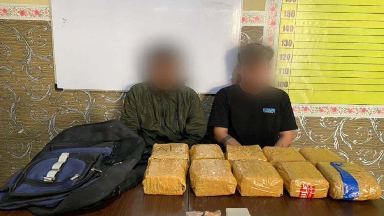 title 2 Pria di Kalbar Bawa 10 Kg Sabu dari Malaysia, Rencana Diedarkan ke Kaltim dan Kalsel 2 Pria di Kalbar Bawa 10 Kg Sabu dari Malaysia, Rencana Diedarkan ke Kaltim dan Kalsel
