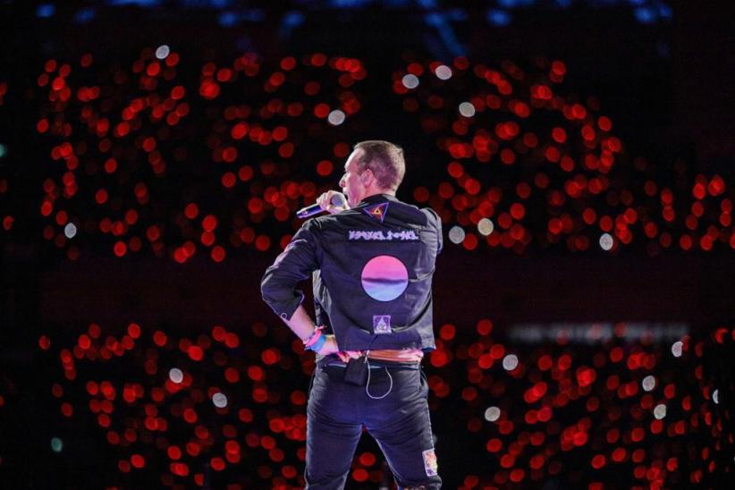 Foto-Foto Coldplay Tampil Memukau, Stadion GBK Dipenuhi Cahaya Ponsel - Bagian 2