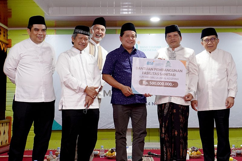 BSI Silaturahmi dan Serahkan Bantuan Fasilitas Sanitasi YLPI Mahyal Ulul Al Aziziyah - Bagian 1