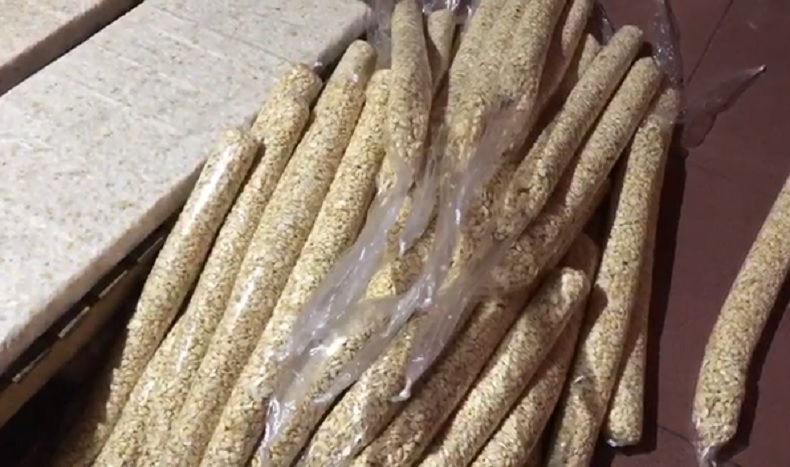 title Kedelai Mahal, Perajin Tempe di Mojokerto Terpaksa Kurangi Ukuran Kedelai Mahal, Perajin Tempe di Mojokerto Terpaksa Kurangi Ukuran