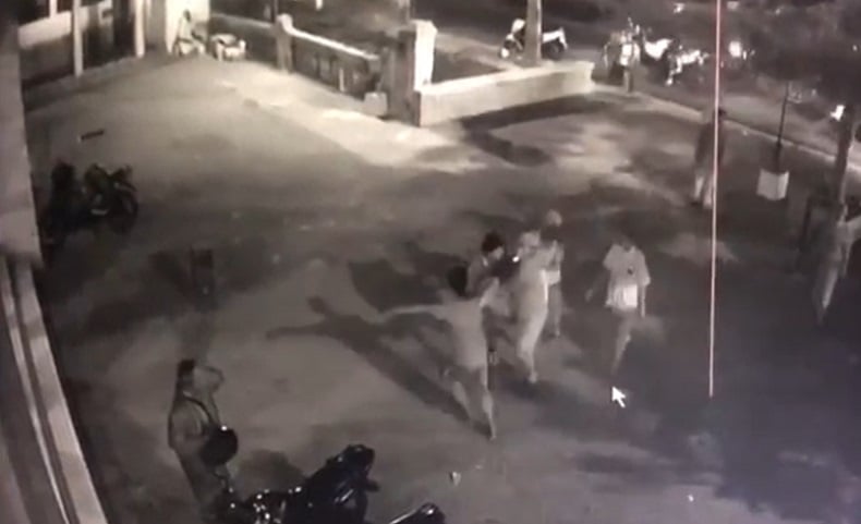 Kecelakaan di Mojokerto, Pensiunan Polisi Luka Parah Ditabrak Motor saat Menuju Masjid