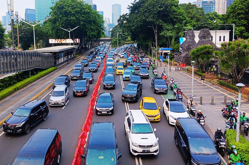 Macet Parah Kawasan Sudirman Jelang Konser Coldplay - Bagian 1