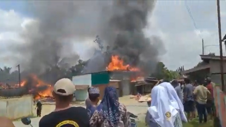 Kebakaran di Madina, 10 Bangunan Hangus Dilumat Api