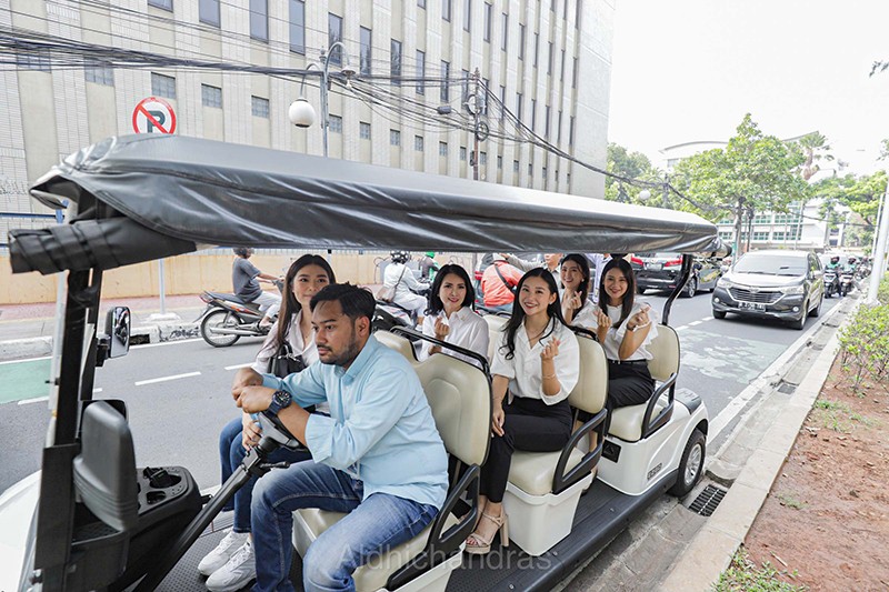 Jelang HUT MNC Group, Liliana Tanoesoedibjo Tanam Pohon Tabebuya di RPTRA Kebon Sirih - Bagian 5